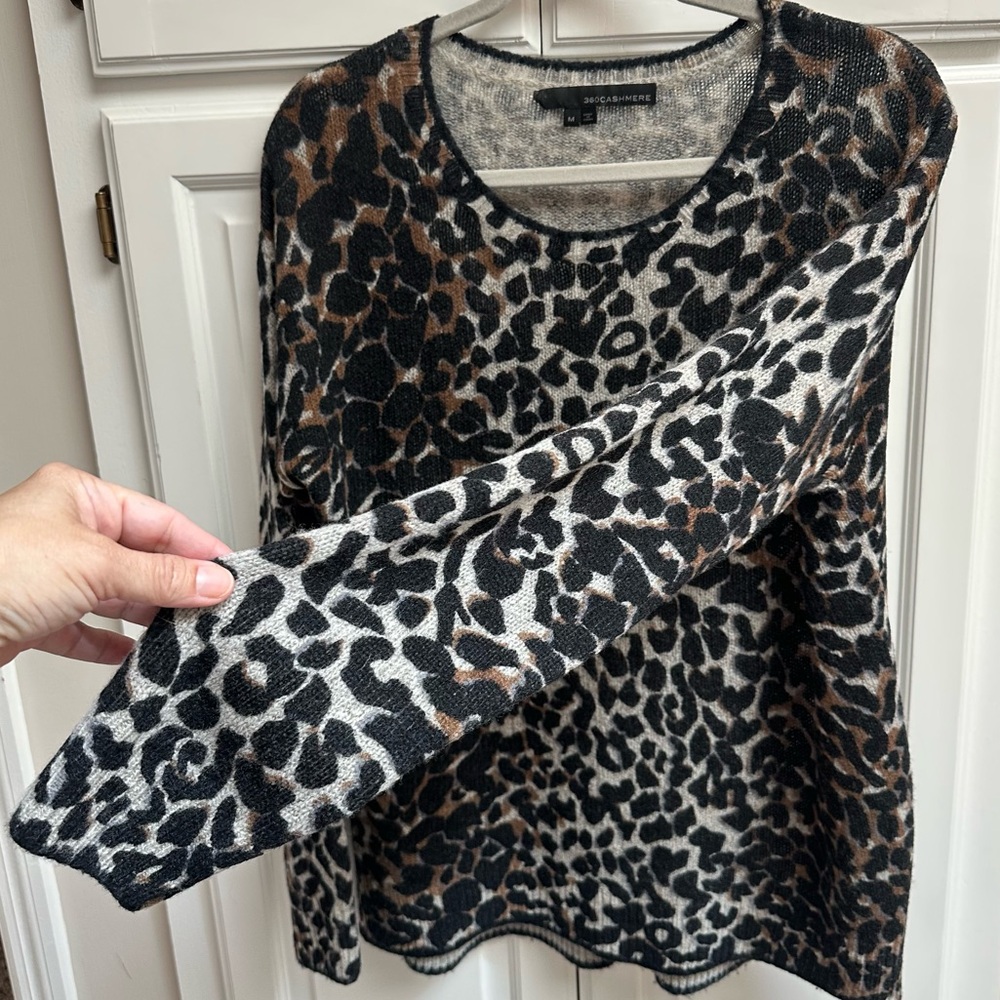 360 Cashmere Frankie Leopard Print Crewneck Sweater Size Medium - Picture 6 of 11